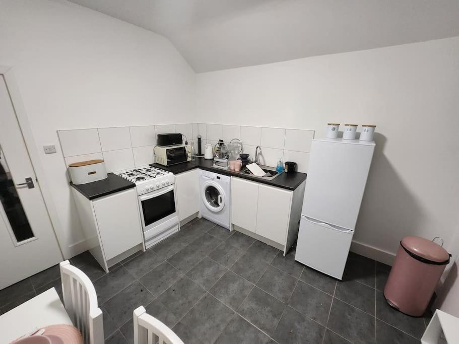 Nice Cosy Flat. Walking Distance To City Нотингам Екстериор снимка
