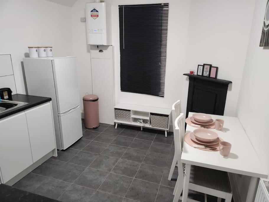 Nice Cosy Flat. Walking Distance To City Нотингам Екстериор снимка