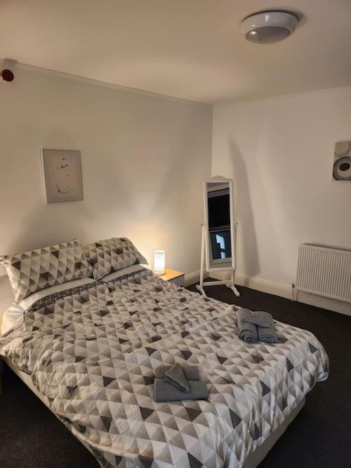 Nice Cosy Flat. Walking Distance To City Нотингам Екстериор снимка